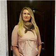 Professeur d'anglais avec de nombreuses années d'expérience dans le travail avec les enfants, les adolescents et les adultes.